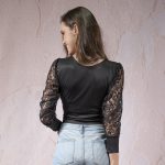 Blusa negra manga encaje